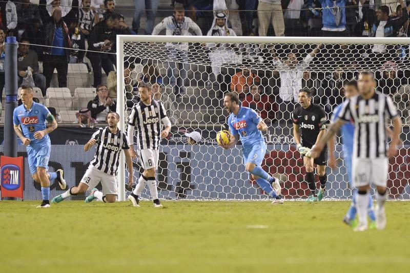 Napoli trionfa in Supercoppa. Benitez: bello vincere così con la Juve Napoli trionfa in Supercoppa. Benitez: bello vincere così con la Juve