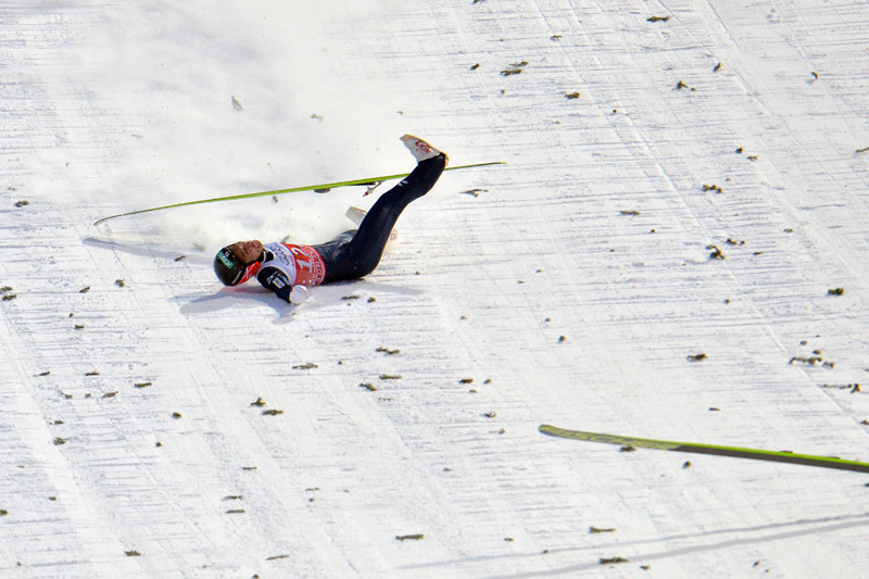 Ski jumping, i voli (e le cadute) più spettacolari: foto