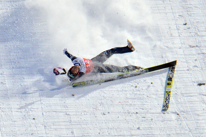 Ski jumping, i voli (e le cadute) più spettacolari: foto