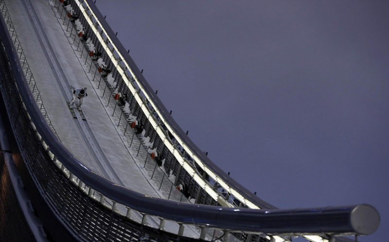 Ski jumping, i voli (e le cadute) più spettacolari: foto