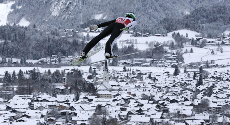 Ski jumping, i voli (e le cadute) più spettacolari: foto