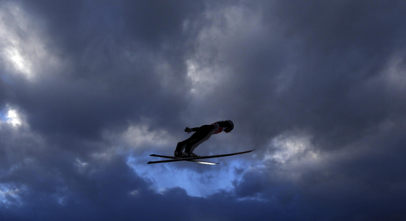Ski jumping, i voli (e le cadute) più spettacolari: foto