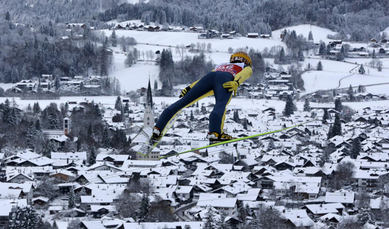 Ski jumping, i voli (e le cadute) più spettacolari: foto