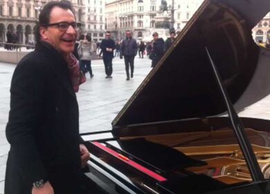 Il pianista di strada in Duomo. Video