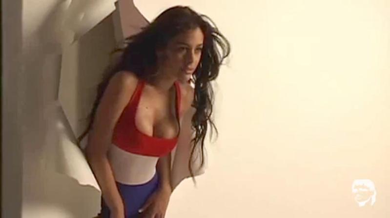 Larissa Riquelme festeggia quasi un milione di followers
