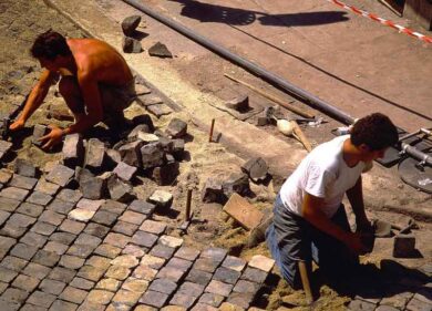 Sanpietrini “inutili”, appello alla Soprintendenza. Italia Nostra contro l’assessore: “Incredibile”