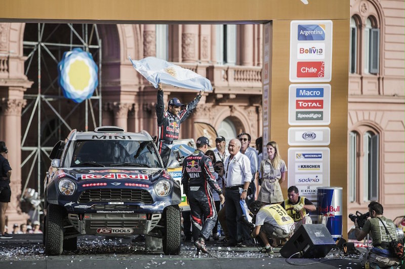 Peugeot 2008 DKR ai blocchi di partenza della prima tappa Peugeot 2008 DKR ai blocchi di partenza della prima tappa