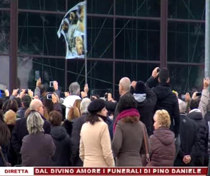 Pino Daniele, giallo sul testamento. Un brano inedito smentisce i famigliari Pino Daniele, giallo sul testamento. Un brano inedito smentisce i famigliari