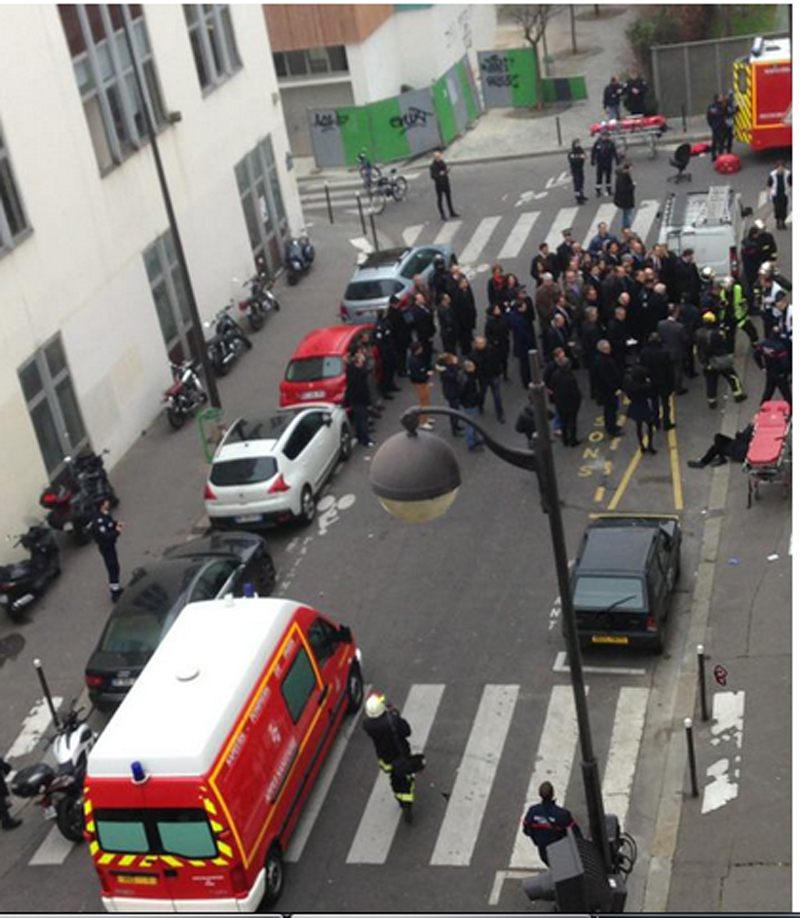 Francia, è caccia ai killer. Si è arreso il più giovane