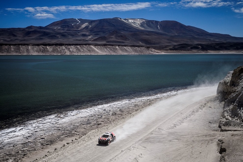 Peterhansel con la Peugeot 2008 DKR vola sulle dune Peterhansel con la Peugeot 2008 DKR vola sulle dune