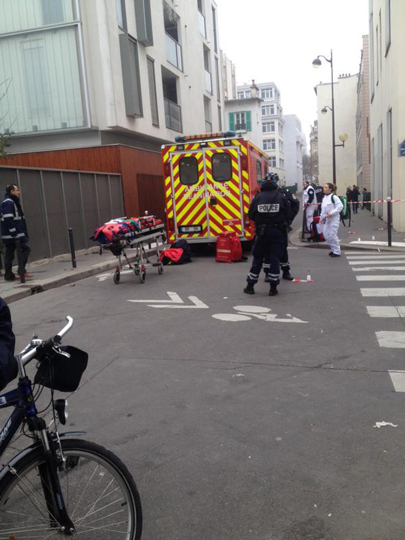 Francia, è caccia ai killer. Si è arreso il più giovane