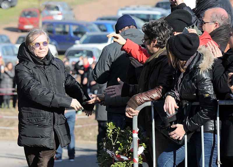 Pino Daniele, l’autopsia: decesso per insufficienza cardiaca Pino Daniele, l’autopsia: decesso per insufficienza cardiaca