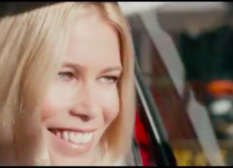 Claudia Schiffer resta alla guida di Opel Claudia Schiffer resta alla guida di Opel