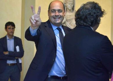 Zingaretti non fa fila, vaccino a domicilio. “Buco” in Regione dal presidente dei medici