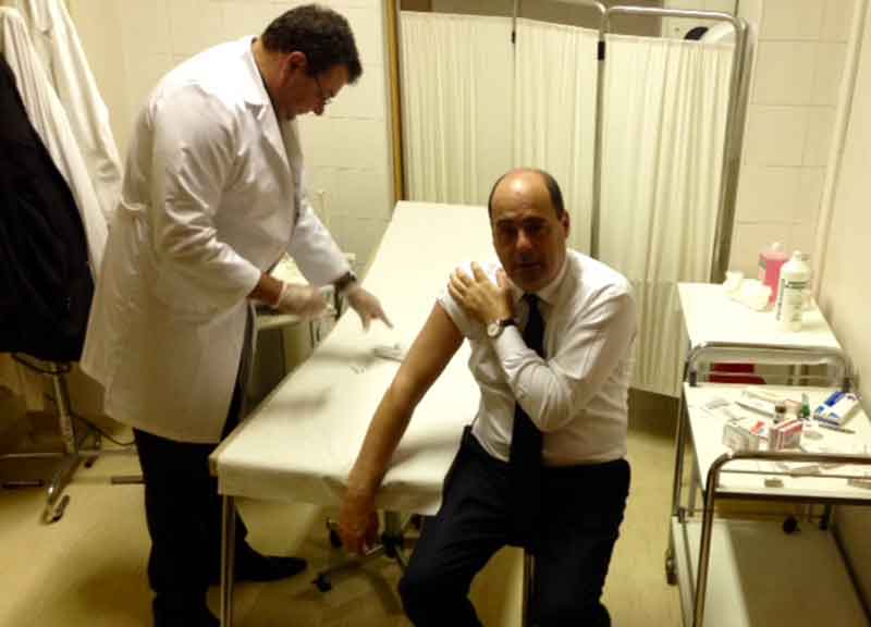 Zingaretti non fa fila, vaccino a domicilio. “Buco” in Regione dal presidente dei medici Zingaretti non fa fila, vaccino a domicilio. “Buco” in Regione dal presidente dei medici