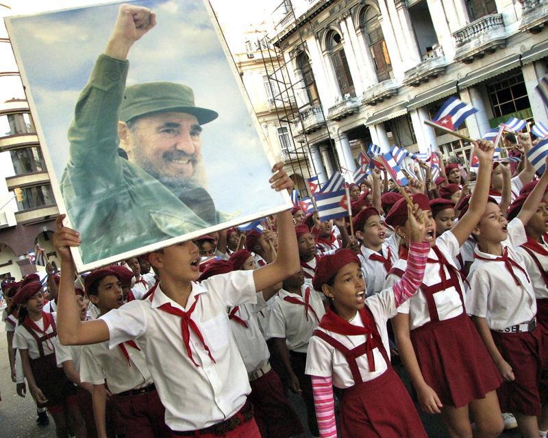 “Fidel Castro è morto”. Ma il figlio di Raul smentisce: “Sta bene” “Fidel Castro è morto”. Ma il figlio di Raul smentisce: “Sta bene”