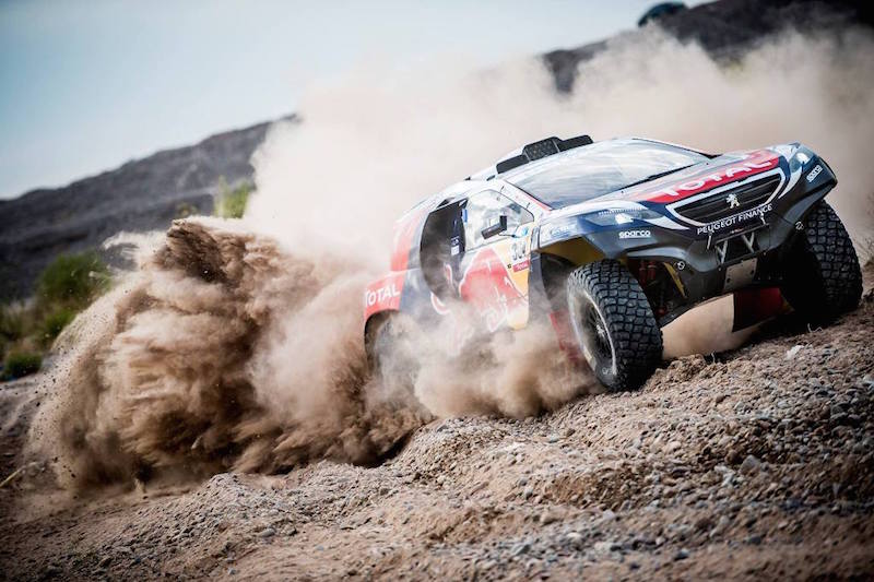 Dakar 2015: la Peugeot 2008 DKR con Peterhansel si conferma nella Top 10