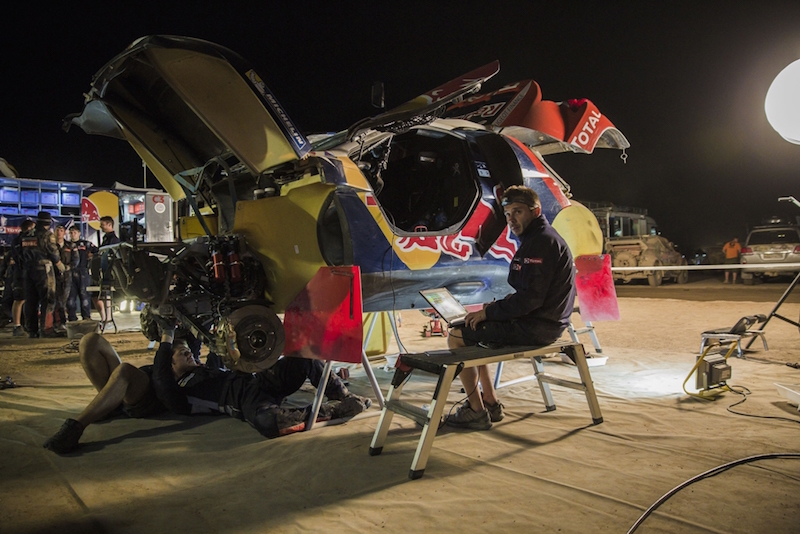 Dakar 2015: la Peugeot 2008 DKR con Peterhansel si conferma nella Top 10