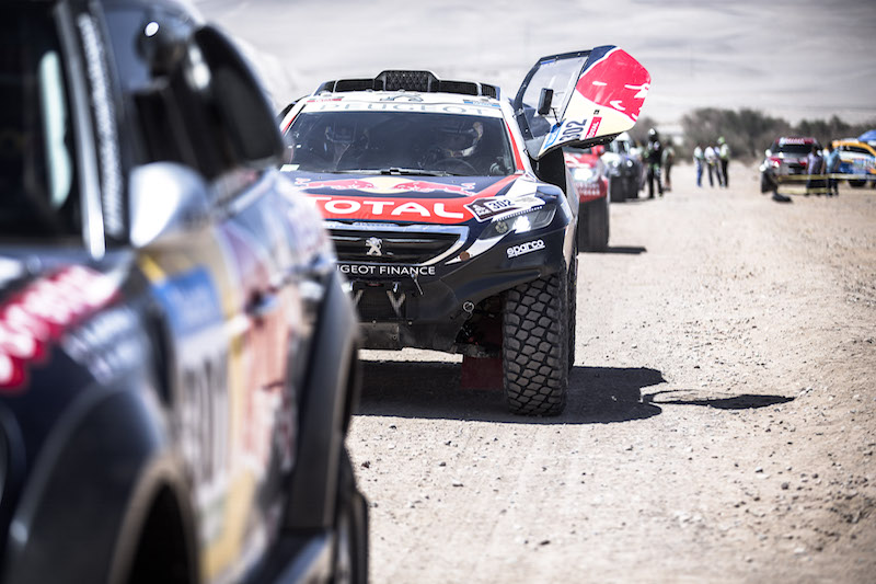 Dakar 2015: la Peugeot 2008 DKR con Peterhansel si conferma nella Top 10
