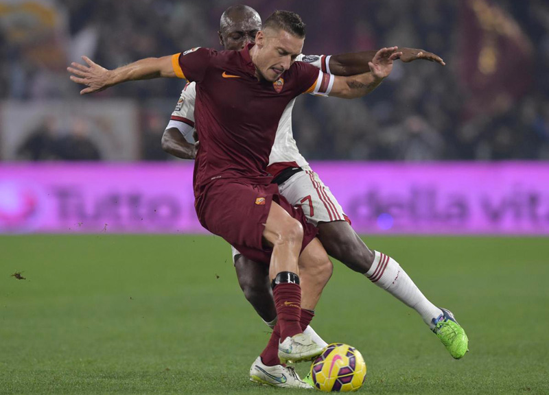 “Derby e primo posto”. Garcia vuole tutto. Pioli: “Attacchiamo i loro punti deboli” “Derby e primo posto”. Garcia vuole tutto. Pioli: “Attacchiamo i loro punti deboli”