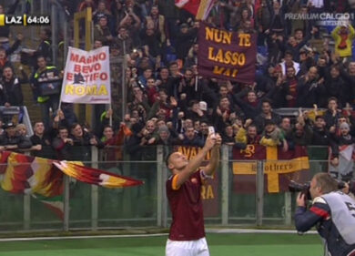 Totti pareggia nel derby e scatta un ‘selfie’ . Messaggio alla Juve