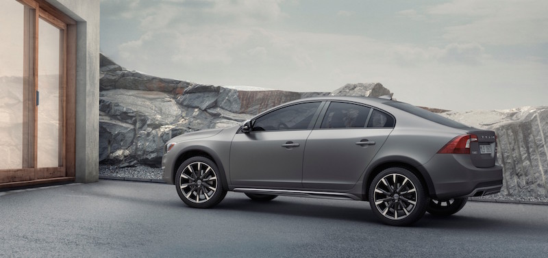 Detroit 2015: Volvo S60 Cross Country la berlina si fa muscolosa