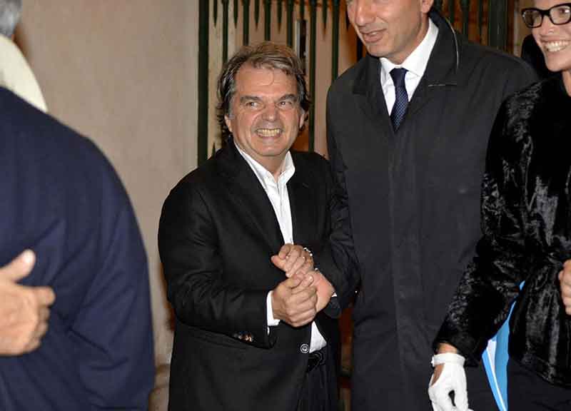 Berlusconi in pellegrinaggio. Adunata al Divino Amore