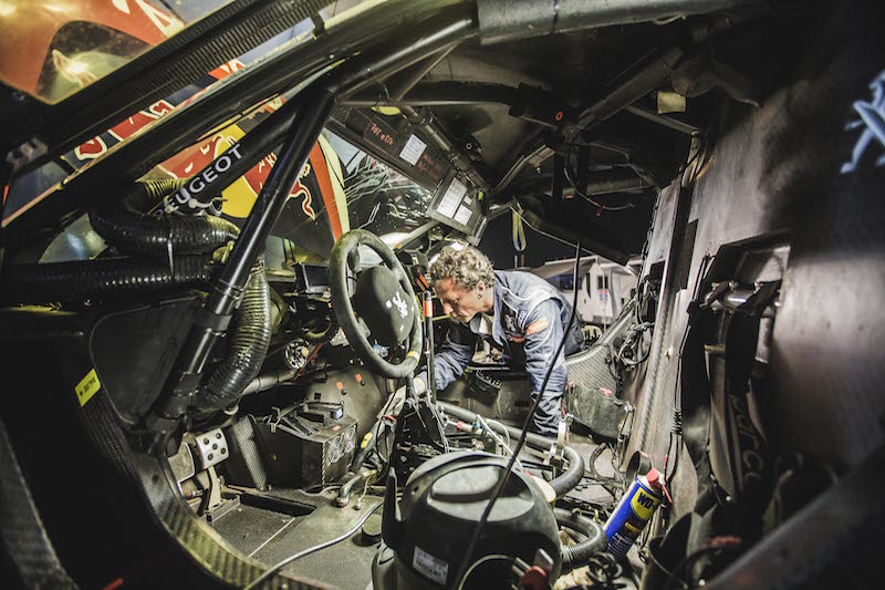 Dakar 2015: I piloti Peugeot parlano della prima settimana di corsa Dakar 2015: I piloti Peugeot parlano della prima settimana di corsa