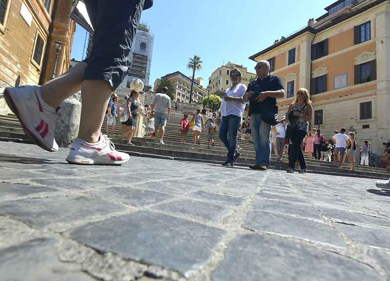 Marino cade sulle 2 ruote. Scooter liberi in Centro Marino cade sulle 2 ruote. Scooter liberi in Centro
