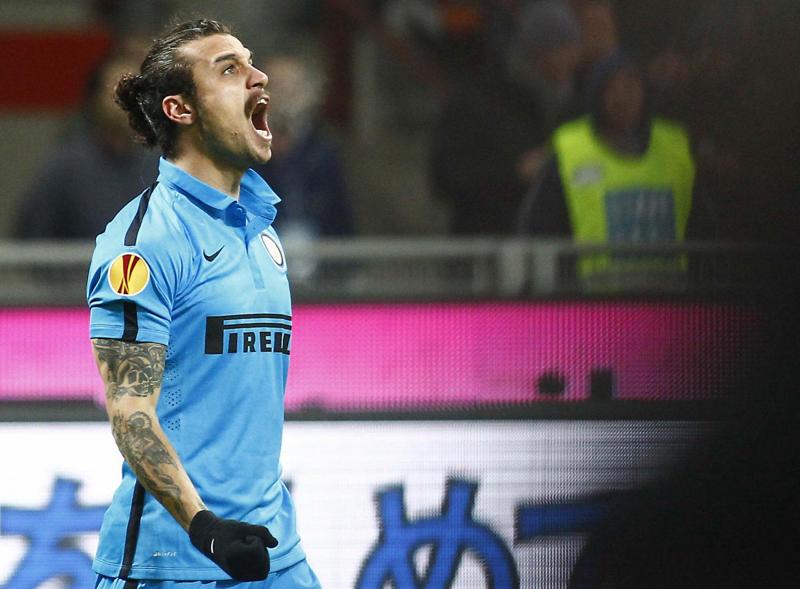 Il Milan blocca Pazzini. Frena Destro, Osvaldo resta nel mirino Il Milan blocca Pazzini. Frena Destro, Osvaldo resta nel mirino