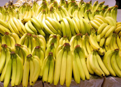 Civitavecchia sommersa da banane e ananas. Bastimenti da record: è il primo porto d’Italia