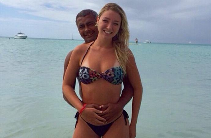 Romario, che gol: ecco la bella Dixie. La Wag ha 30 anni meno di lui Romario, che gol: ecco la bella Dixie. La Wag ha 30 anni meno di lui
