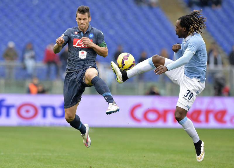 Garcia non molla, la Roma sì: pareggio amaro. Napoli 3°, l’Olimpico inneggia al Vesuvio Garcia non molla, la Roma sì: pareggio amaro. Napoli 3°, l’Olimpico inneggia al Vesuvio