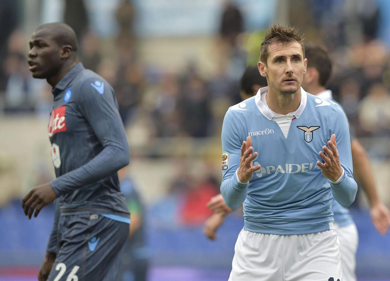 Garcia non molla, la Roma sì: pareggio amaro. Napoli 3°, l’Olimpico inneggia al Vesuvio Garcia non molla, la Roma sì: pareggio amaro. Napoli 3°, l’Olimpico inneggia al Vesuvio