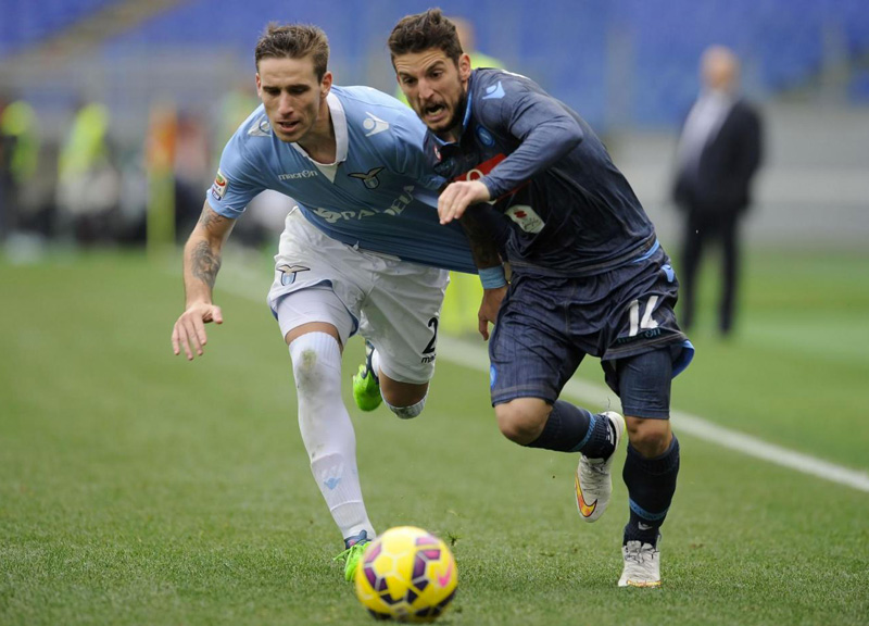 Garcia non molla, la Roma sì: pareggio amaro. Napoli 3°, l’Olimpico inneggia al Vesuvio Garcia non molla, la Roma sì: pareggio amaro. Napoli 3°, l’Olimpico inneggia al Vesuvio