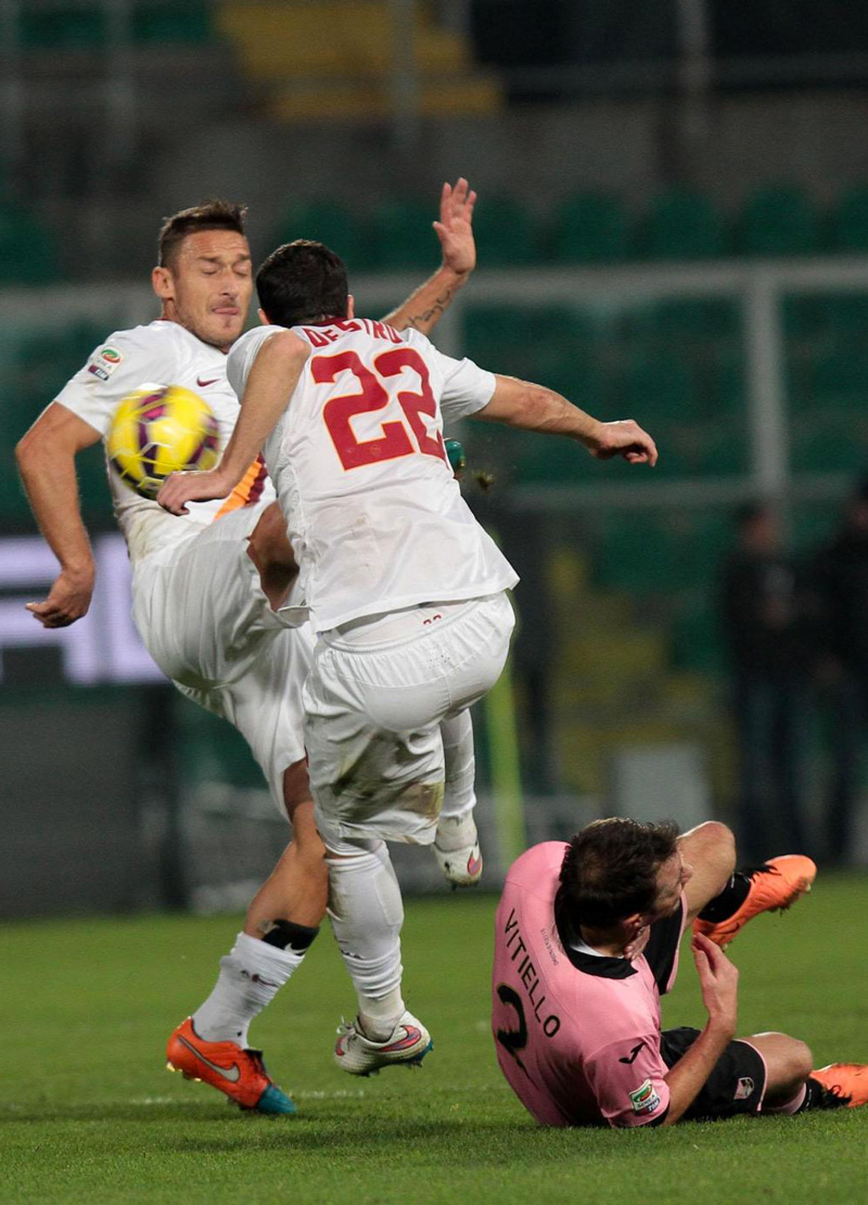 Garcia non molla, la Roma sì: pareggio amaro. Napoli 3°, l’Olimpico inneggia al Vesuvio Garcia non molla, la Roma sì: pareggio amaro. Napoli 3°, l’Olimpico inneggia al Vesuvio
