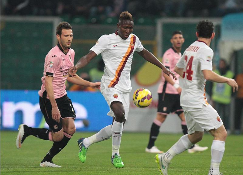 Garcia non molla, la Roma sì: pareggio amaro. Napoli 3°, l’Olimpico inneggia al Vesuvio Garcia non molla, la Roma sì: pareggio amaro. Napoli 3°, l’Olimpico inneggia al Vesuvio