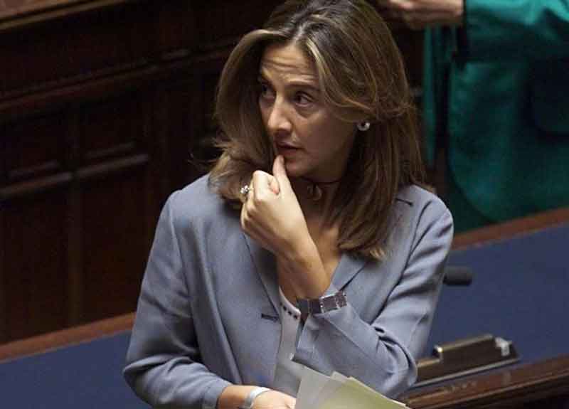 Processate Chicco Testa ma sul palco. Erasmus: alla sbarra la “guerra alle guerre” Processate Chicco Testa ma sul palco. Erasmus: alla sbarra la “guerra alle guerre”