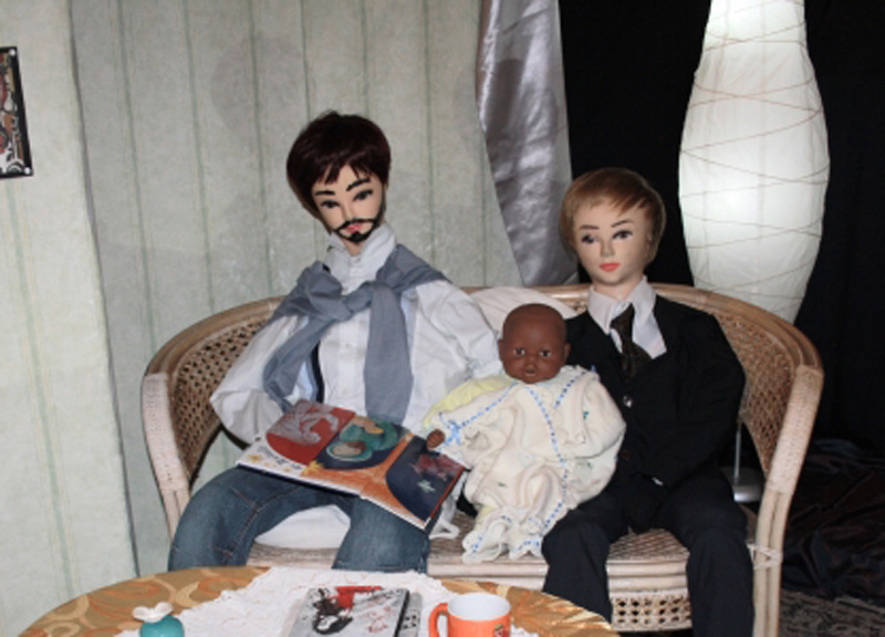 Nel presepe gay e prostitute. Il Vescovo di Avellino lo “benedice” Nel presepe gay e prostitute. Il Vescovo di Avellino lo “benedice”