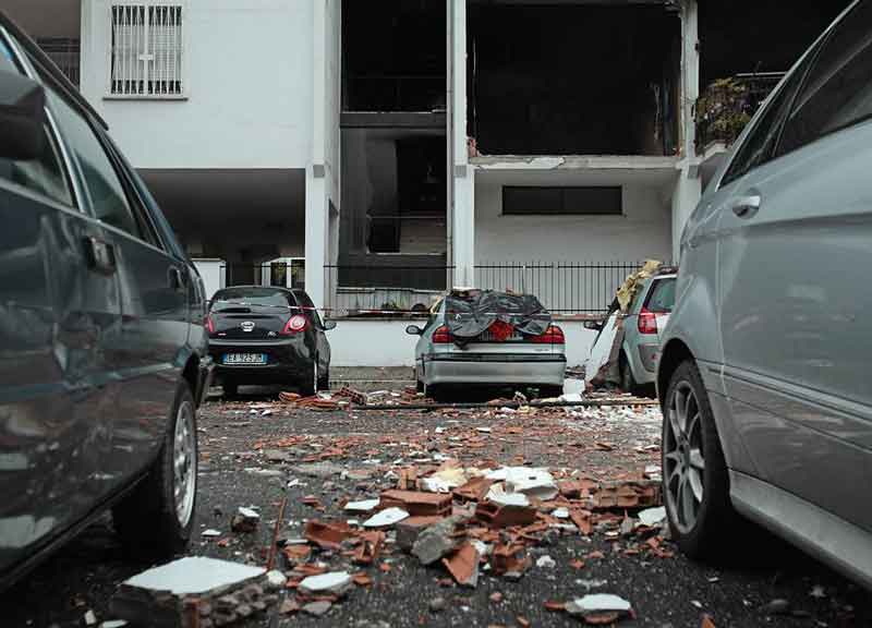 Ha decine di case e nega tutto. “Nonna bomba”, è lucida follia