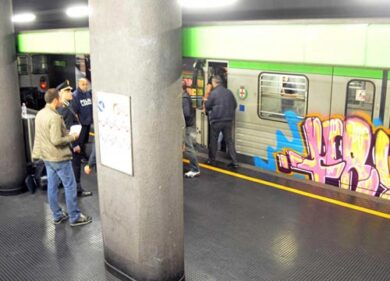 “Ho un mitra, ve la faccio vedere”: terrore a Romolo