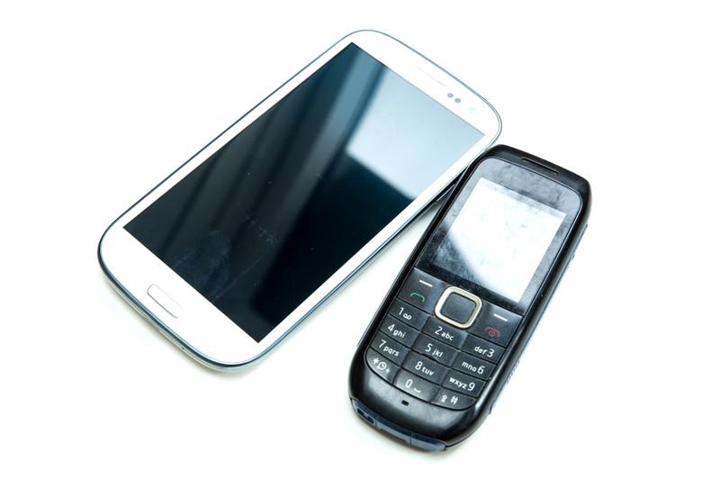 Italiani non tutti pazzi per lo smartphone: vecchio cellulare per 1 su 5 Italiani non tutti pazzi per lo smartphone: vecchio cellulare per 1 su 5