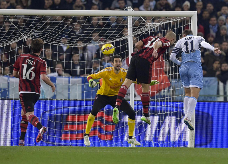 Il Milan si illude poi è Lazio show. Calcio horror: dramma Djordjevic, follia Mexes Il Milan si illude poi è Lazio show. Calcio horror: dramma Djordjevic, follia Mexes