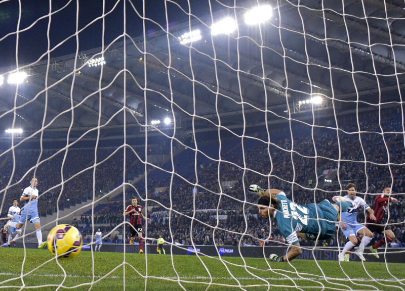 Il Milan si illude poi è Lazio show. Calcio horror: dramma Djordjevic, follia Mexes Il Milan si illude poi è Lazio show. Calcio horror: dramma Djordjevic, follia Mexes