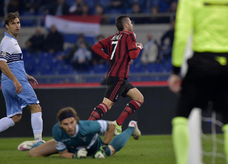 Il Milan si illude poi è Lazio show. Calcio horror: dramma Djordjevic, follia Mexes Il Milan si illude poi è Lazio show. Calcio horror: dramma Djordjevic, follia Mexes