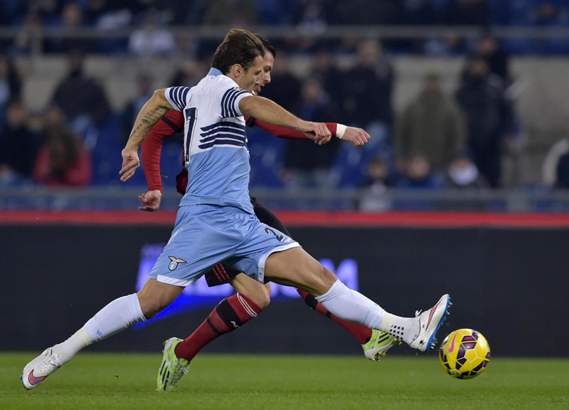 Il Milan si illude poi è Lazio show. Calcio horror: dramma Djordjevic, follia Mexes Il Milan si illude poi è Lazio show. Calcio horror: dramma Djordjevic, follia Mexes