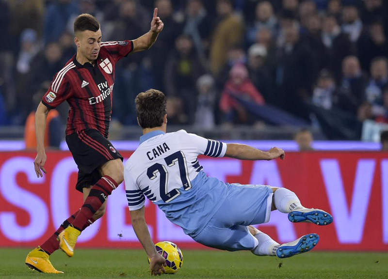 Il Milan si illude poi è Lazio show. Calcio horror: dramma Djordjevic, follia Mexes Il Milan si illude poi è Lazio show. Calcio horror: dramma Djordjevic, follia Mexes