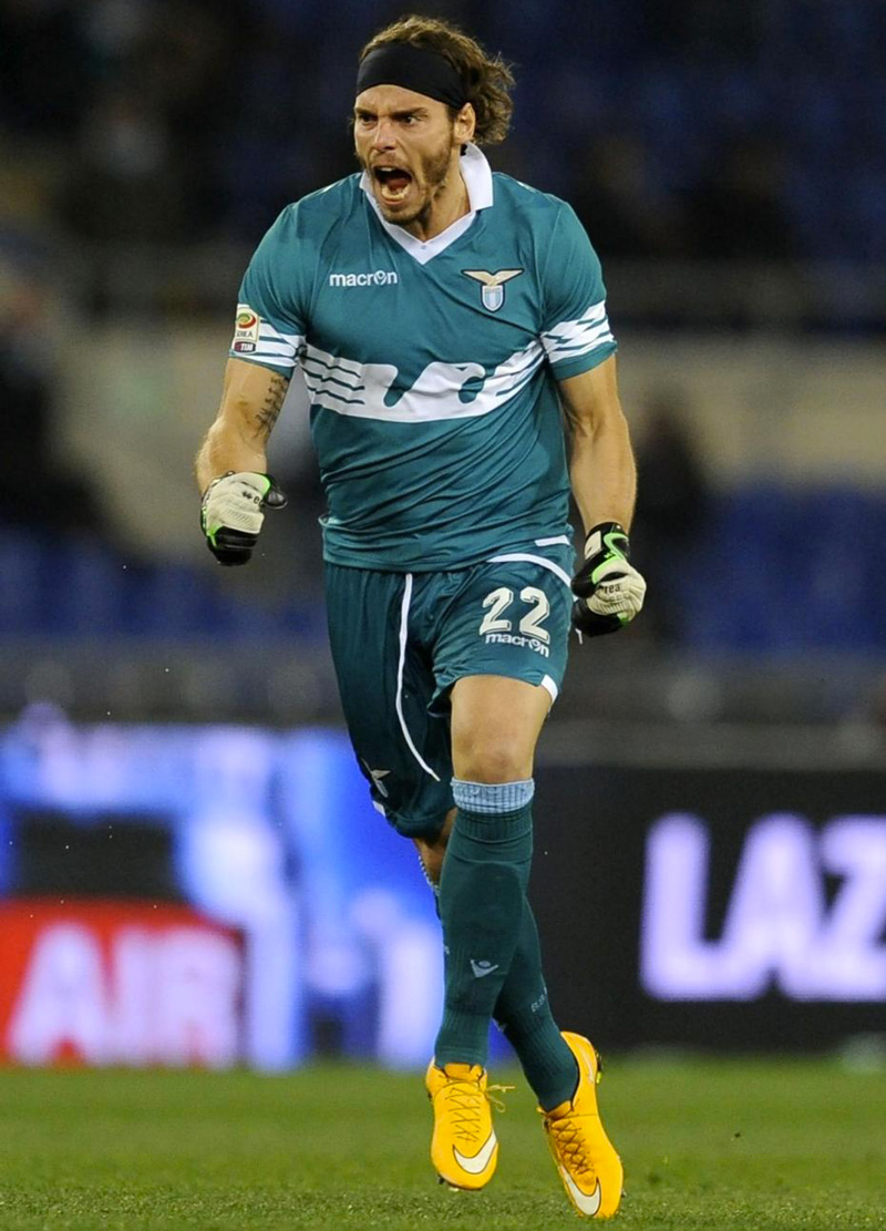 Il Milan si illude poi è Lazio show. Calcio horror: dramma Djordjevic, follia Mexes Il Milan si illude poi è Lazio show. Calcio horror: dramma Djordjevic, follia Mexes