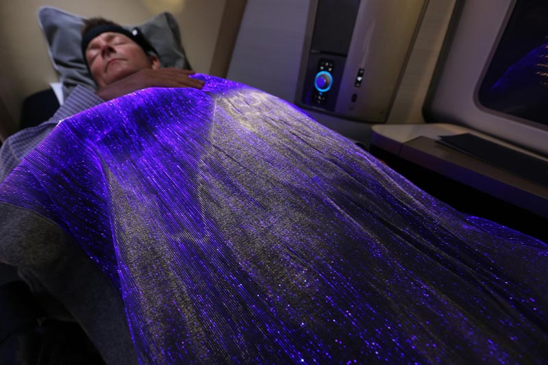 Tecnologia in volo.Ecco il plaid in fibra otticaDiventa rosso se il passeggero si agita