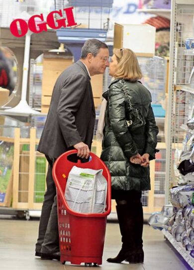 Le tenere effusioni tra Draghi e la moglie